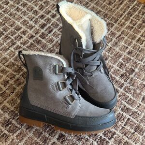 Sorel Charcoal and Black Boots with White Lining